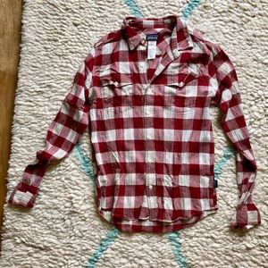 Patagonia lightweight button-down, Size men’s XS